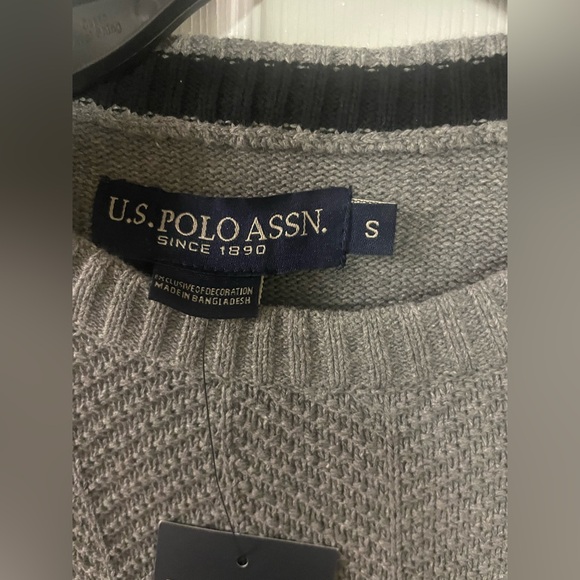 U.S. Polo Assn. Men's Gray Crewneck Sweater! NWT! Size small. - Picture 4 of 5